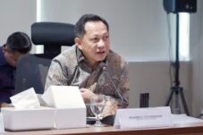 Mendagri Tito Karnavian membahas penguatan sistem IT untuk mendukung digitalisasi Perlindungan Sosial.
