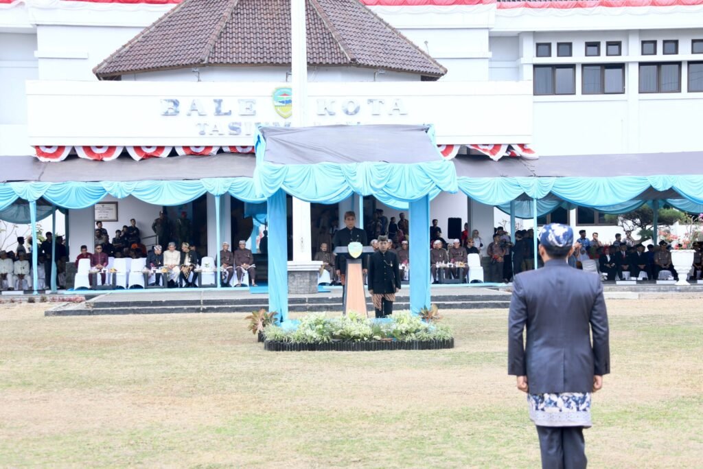 Suasana upacara HUT ke-25 Kota Tasikmalaya di Balai Kota Tasikmalaya.