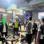 Petugas Polres Pacitan menyita ratusan botol minuman keras dalam razia di Pacitan.