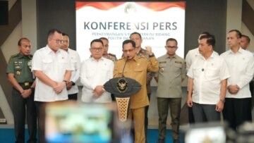 Menteri Dalam Negeri Muhammad Tito Karnavian saat memberikan keterangan mengenai penanganan kebakaran hutan dan lahan.