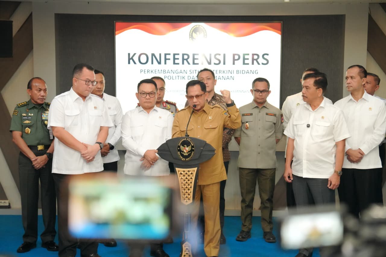 Menteri Dalam Negeri Muhammad Tito Karnavian saat memberikan keterangan mengenai penanganan kebakaran hutan dan lahan.