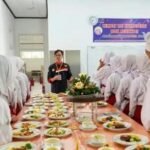 Siswa kelas XII SMKN 3 Payakumbuh mengikuti Uji Kompetensi Keahlian konsentrasi Kuliner dan Perhotelan