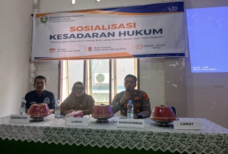 Kapolsek Ujung Polres Parepare AKP Sukri Abdullah menyampaikan materi dalam Sosialisasi Kesadaran Hukum di Kelurahan Ujung Bulu, Parepare.