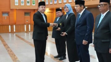 Sisi Kanan depan, Sekretaris Jenderal Kemendagri Tomsi Tohir melantik pejabat pimpinan tinggi pratama di Gedung Sasana Bhakti Praja, Jakarta, Rabu (21/10/2026).