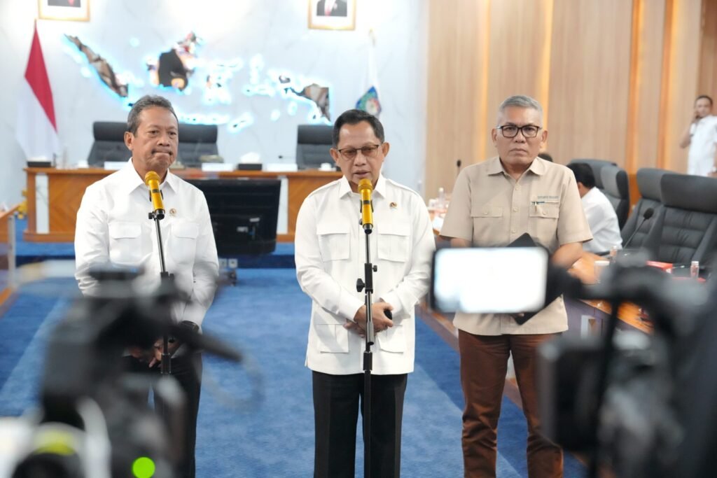 Tito Karnavian Pacu Pemulihan Pascabencana di Sumatera