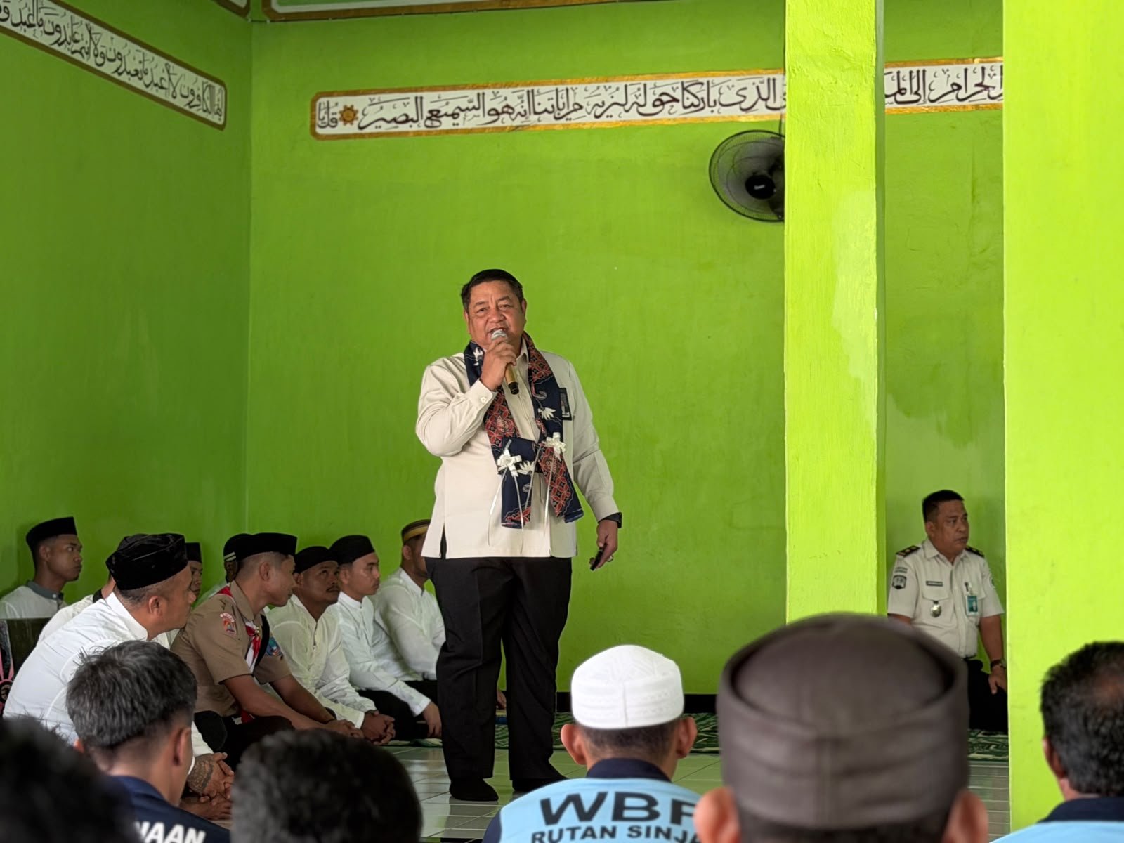 Kakanwil Ditjenpas Sulsel Hernowo Sugiastanto mengajak warga binaan Rutan Sinjai mengembangkan keterampilan sesuai minat dan bakat sebagai bekal kembali ke masyarakat.