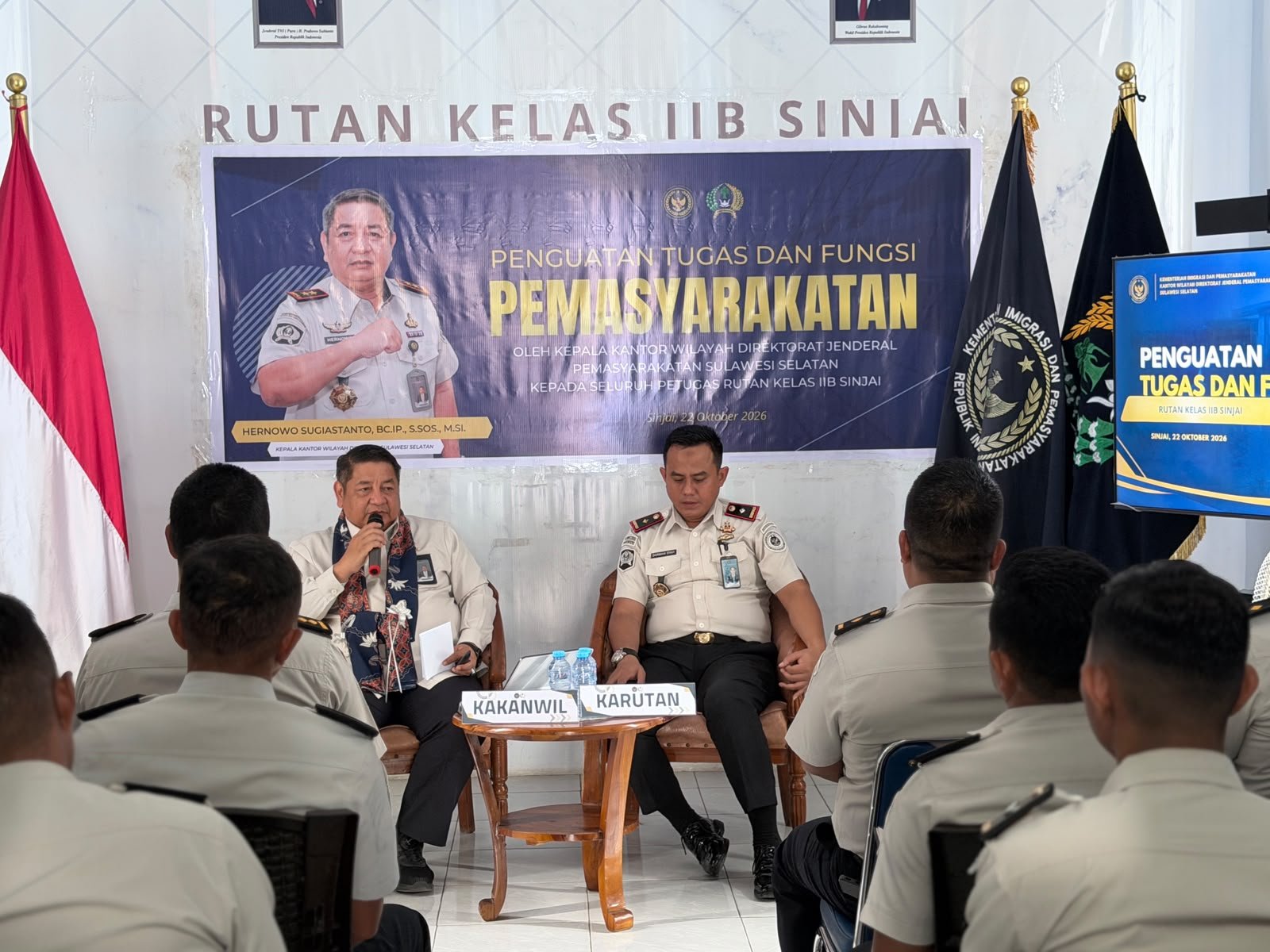 Penguatan integritas dan kedisiplinan petugas Rutan Sinjai dalam kunjungan Kanwil Ditjenpas Sulawesi Selatan.