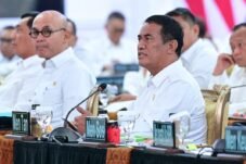Menteri Pertanian Andi Amran Sulaiman melaporkan stok beras nasional kepada Presiden Prabowo Subianto.