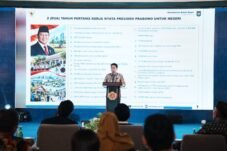 Wamendagri Akhmad Wiyagus dalam acara Bulan Bakti Nasional Karang Taruna 2026 di Yogyakarta.
