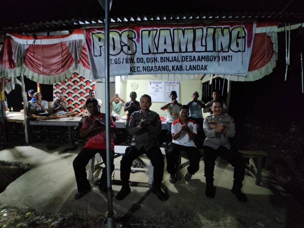 Sat Binmas Polres Landak melakukan pengecekan Pos Kamling di Desa Amboyo Inti.