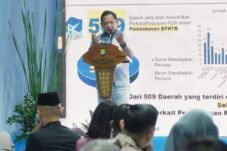 Program 3 Juta Rumah, Mendagri Tito Karnavian dalam kegiatan bedah rumah di Jakarta Barat