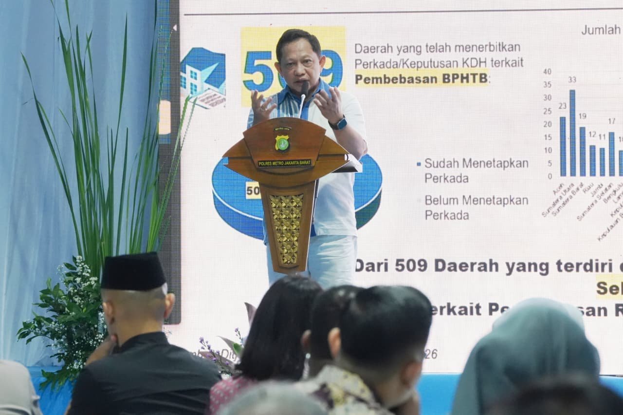 Program 3 Juta Rumah, Mendagri Tito Karnavian dalam kegiatan bedah rumah di Jakarta Barat