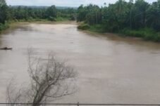 Sungai Arakundo keruh hingga 2.000 NTU yang mengganggu pengolahan air bersih di Aceh Timur.