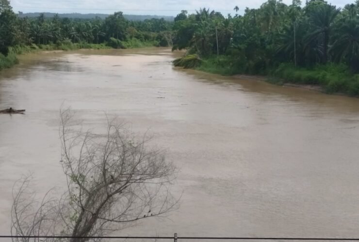 Sungai Arakundo keruh hingga 2.000 NTU yang mengganggu pengolahan air bersih di Aceh Timur.