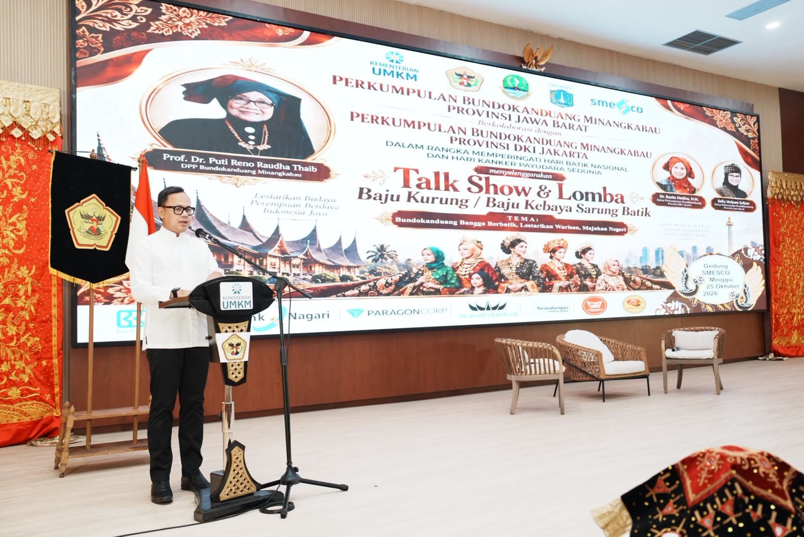 Wakil Menteri Dalam Negeri Bima Arya Sugiarto menghadiri kegiatan Perkumpulan Bundo Kanduang Minangkabau Provinsi Jawa Barat dan DKI Jakarta di Gedung SMESCO, Jakarta, pada 25 Oktober 2026. Kegiatan tersebut membahas pelestarian adat Minangkabau, pewarisan nilai agama, dan pembinaan Generasi Z.