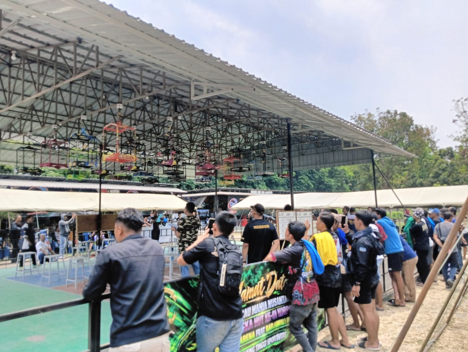 Gebyar Kicau Mania Nusantara-I berlangsung di Raksa 2 Arena, Gedangan, Sidoarjo, pada 25 Oktober 2026. Kegiatan ini mempertemukan penggemar burung berkicau dalam rangka HUT ke-81 Korps Marinir TNI Angkatan Laut.