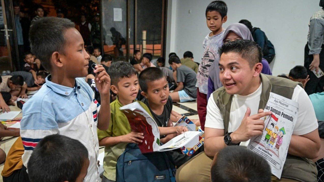 Teddy Indra Wijaya mengunjungi Sekolah Rakyat Terintegrasi di Cikarang, Jawa Barat.
