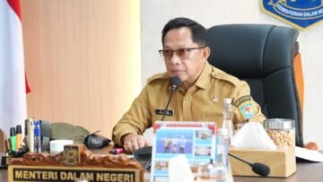 Menteri Dalam Negeri Muhammad Tito Karnavian menyampaikan arahan dalam rapat koordinasi pembahasan kebakaran hutan dan lahan secara daring, Selasa (27/10/2026).