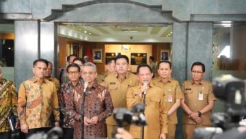 Menteri Dalam Negeri Muhammad Tito Karnavian dan Menteri Keuangan Suahasil Nazara membahas pembiayaan rehabilitasi dan rekonstruksi Sumatera hingga 2028 di Jakarta, Selasa (27/10/2026).