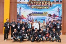 Atlet catur Sulawesi Tenggara berfoto bersama Wakil Gubernur Banten pada Kejurnas Catur ke-51 Tahun 2026.