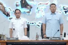 Keterangan Foto: Menteri Dalam Negeri Muhammad Tito Karnavian bersama Kepala Badan Gizi Nasional (BGN) Sudaryono dalam sosialisasi Surat Edaran Mendagri tentang inspeksi dan penilaian kelayakan Satuan Pelayanan Pemenuhan Gizi (SPPG) untuk mendukung program Makan Bergizi Gratis (MBG), Jakarta, Rabu (28/10/2026).
