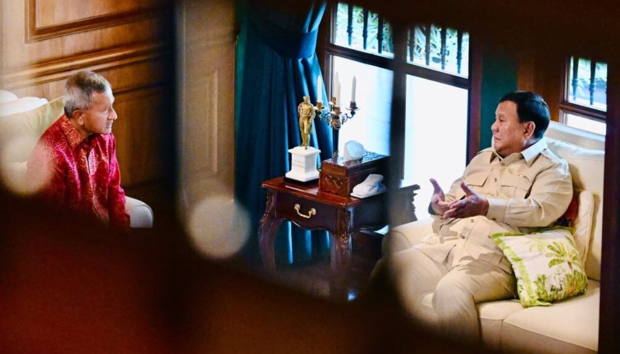 Photo: Presiden Prabowo Subianto (kanan) saat menerima kunjungan Menteri Luar Negeri Singapura Vivian Balakrishnan di kediamannya di Hambalang, Kabupaten Bogor, Rabu (28/10/2026).