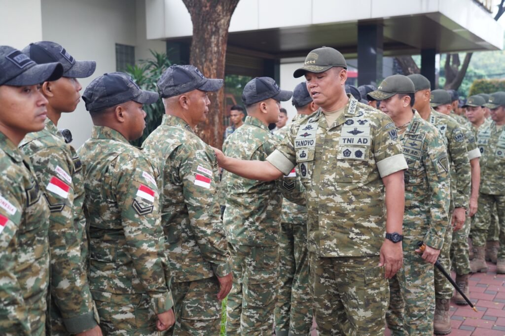 Kasad Jenderal TNI Tandyo Budi R. melepas Kontingen TNI AD yang akan mengikuti AARM ke-34/2026 di Malaysia.