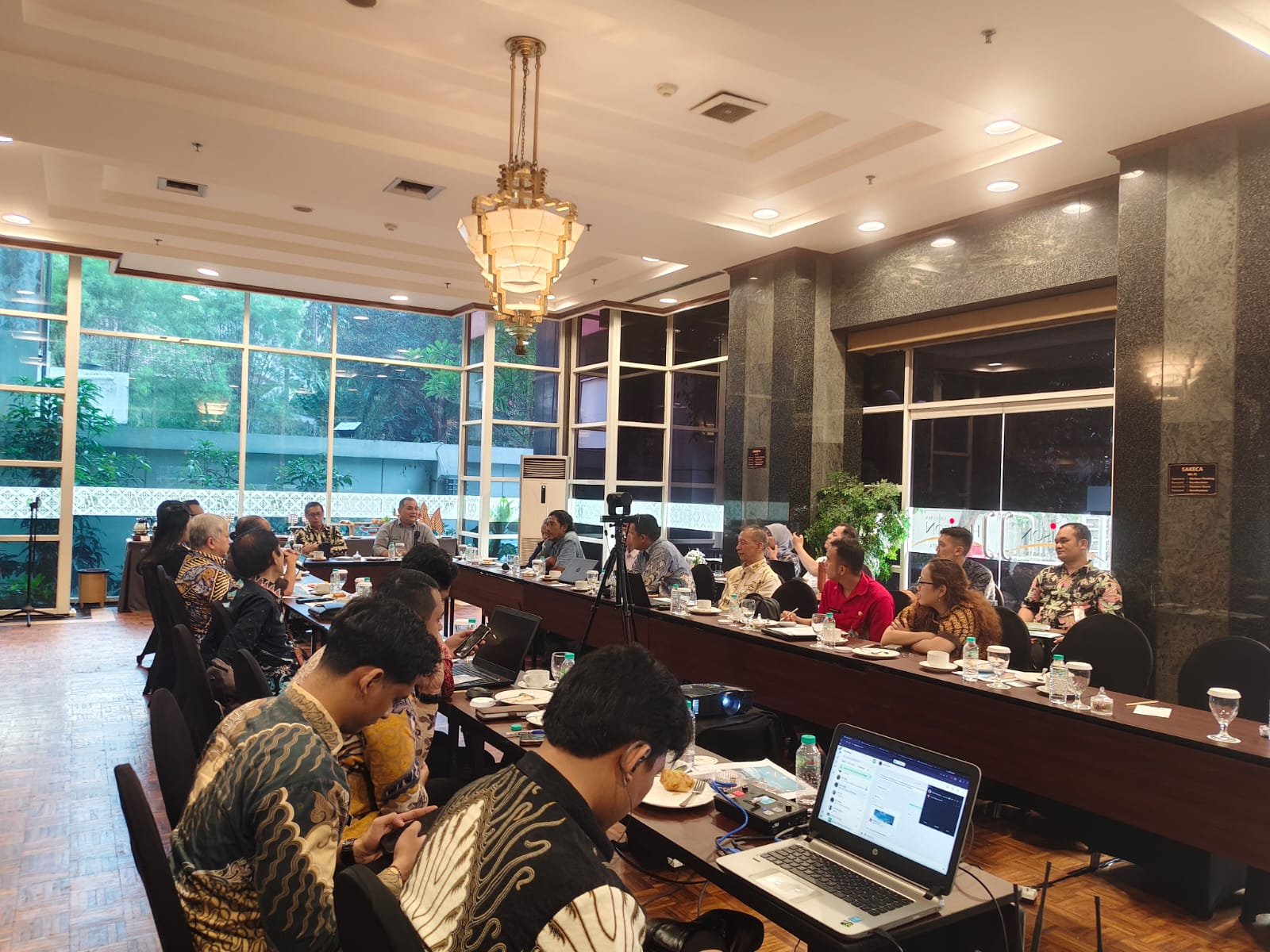 TR Fahsul Falah, Kepala Pusat Strategi Kebijakan Kewilayahan, Kependudukan dan Pelayanan Publik BSKDN Kementerian Dalam Negeri, dalam rapat persiapan workshop elektrifikasi kendaraan operasional pemerintah di Hotel Horison Ultima Menteng, Jakarta, Kamis (29/10/2026).