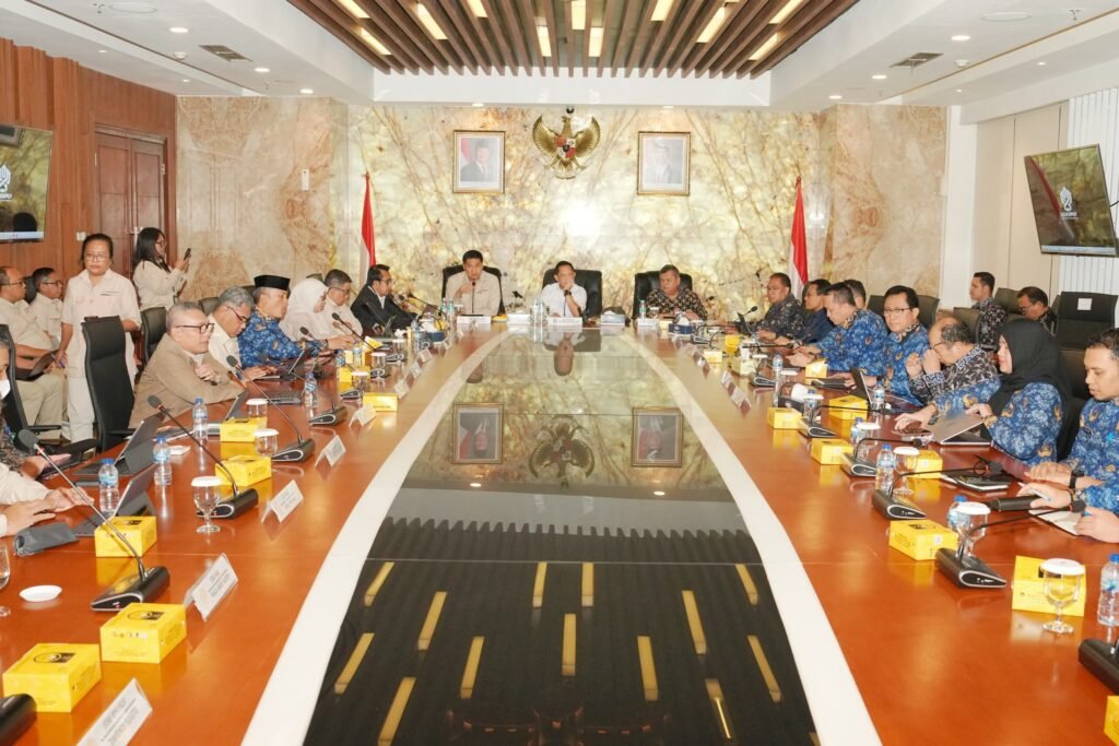 Mendagri Muhammad Tito Karnavian dan Menteri PKP Maruarar Sirait membahas mekanisme pelaksanaan program perumahan untuk masyarakat Papua Pegunungan bersama kementerian dan lembaga terkait di Jakarta.