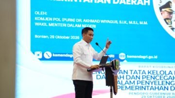 Wakil Menteri Dalam Negeri Akhmad Wiyagus menyampaikan arahan dalam Rapat Koordinasi Penguatan Tata Kelola Pemerintahan Daerah dan Pencegahan Korupsi di Pendopo Gubernur Banten, Kota Serang, Kamis (29/10/2026).