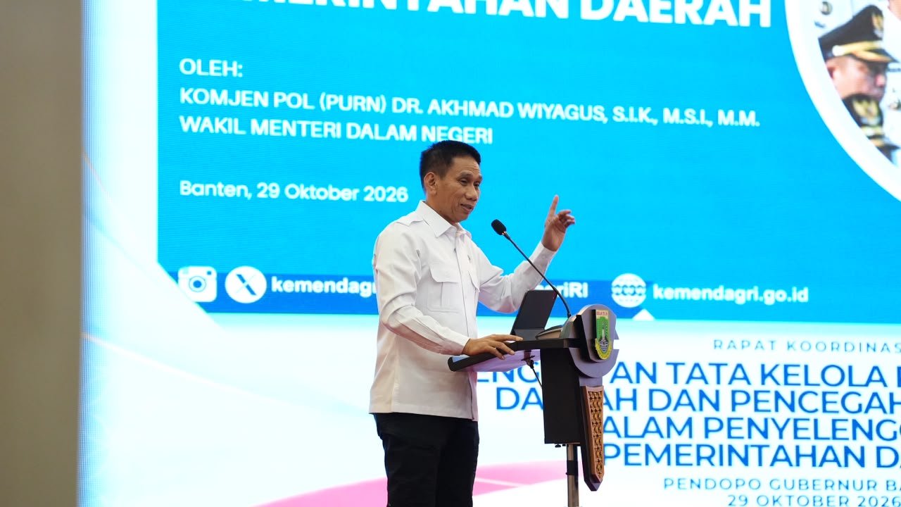 Wakil Menteri Dalam Negeri Akhmad Wiyagus menyampaikan arahan dalam Rapat Koordinasi Penguatan Tata Kelola Pemerintahan Daerah dan Pencegahan Korupsi di Pendopo Gubernur Banten, Kota Serang, Kamis (29/10/2026).
