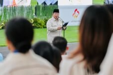 Presiden Prabowo Subianto menghadiri acara pemberian apresiasi kepada para atlet peraih medali Asian Games ke-20 dan Asian Para Games ke-5 Aichi-Nagoya 2026 di halaman Istana Merdeka, Jakarta, Kamis (29/10/2026).