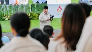 Presiden Prabowo Subianto menghadiri acara pemberian apresiasi kepada para atlet peraih medali Asian Games ke-20 dan Asian Para Games ke-5 Aichi-Nagoya 2026 di halaman Istana Merdeka, Jakarta, Kamis (29/10/2026).