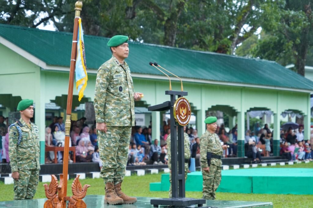 Pangdam I/Bukit Barisan Mayjen TNI Hendy Antariksa menghadiri upacara penetapan Komponen Cadangan Matra Darat Tahun 2026 di Lapangan Jenderal Sudirman, Pematangsiantar, Kamis (29/10/2026).