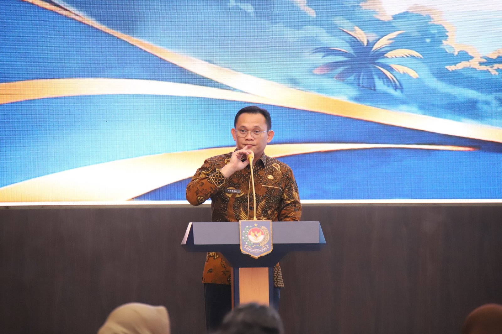 Dirjen Otonomi Daerah Kemendagri Cheka Virgowansyah menyampaikan arahan dalam Rapat Koordinasi Ketatalaksanaan dan Kebijakan TPP ASN di Jakarta, Jumat (30/10/2026).