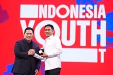 Wamendagri Akhmad Wiyagus Bersama Menpora Erick Thohir di Indonesia Youth Summit 2026