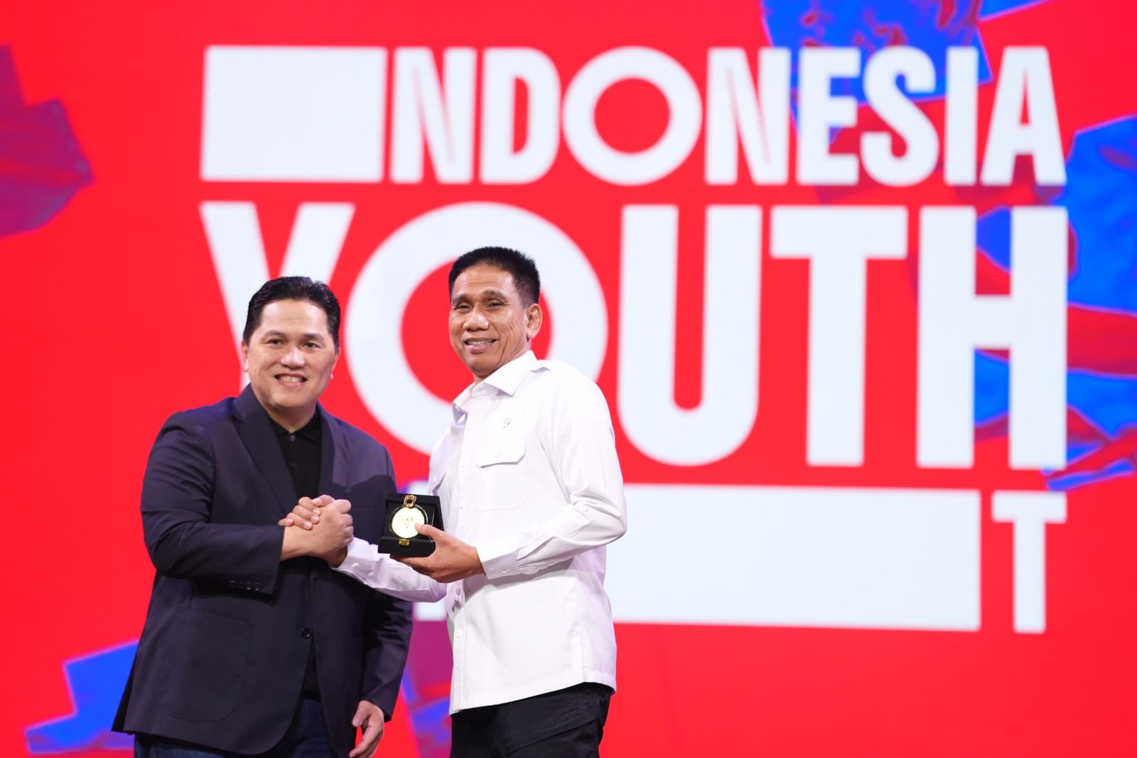 Wamendagri Akhmad Wiyagus Bersama Menpora Erick Thohir di Indonesia Youth Summit 2026