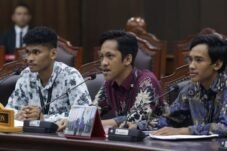 Rifqi (Insertrakyat.com). Mahkamah Konstitusi menggelar sidang perdana pengujian Pasal 39 UU IKN dalam Perkara Nomor 359/PUU-XXIV/2026 di Jakarta, Selasa (6/10/2026). Hadir para pemohon (dok. Foto Istimewa MK).