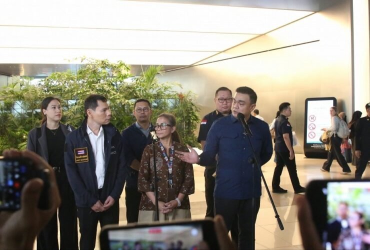 KPK dan Imigrasi bekerja sama dalam pemulangan warga negara Thailand yang terkait dugaan suap proyek pengadaan lintas negara.