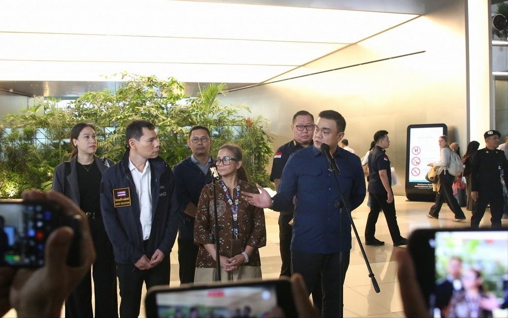 KPK dan Imigrasi bekerja sama dalam pemulangan warga negara Thailand yang terkait dugaan suap proyek pengadaan lintas negara.
