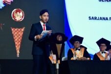 Wakil Presiden Gibran Rakabuming menghadiri Wisuda Institut Pariwisata Trisakti di Jakarta, 13 Oktober 2026.