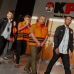 Para tersangka digiring ke tahanan dalam perkara dugaan korupsi Dana Siap Pakai BNPB yang ditangani KPK.