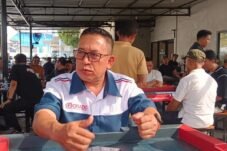 Muh. Hidayat memberikan keterangan mengenai turnamen domino ORADO Kolaka.