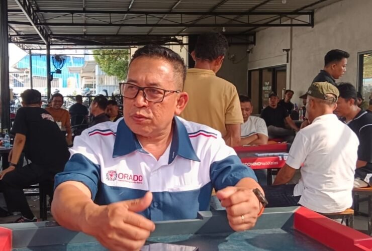 Muh. Hidayat memberikan keterangan mengenai turnamen domino ORADO Kolaka.