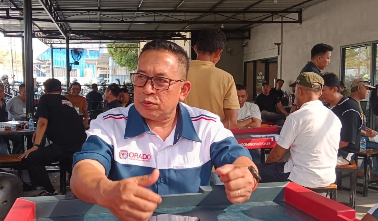 Muh. Hidayat memberikan keterangan mengenai turnamen domino ORADO Kolaka.