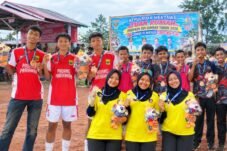 Apresiasi prestasi siswa SMAN 1 2x11 Enam Lingkung pada Porprov XVI Sumatera Barat 2026 di cabang cricket dan futsal.