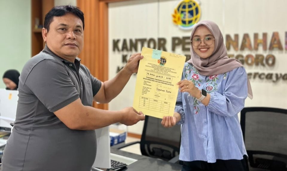 Muhsin mengurus penataan batas tanah melalui layanan PELATARAN di Kantor Pertanahan Bojonegoro.