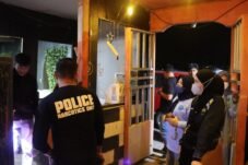 Personel gabungan Polres Sinjai dan BNK Sinjai melaksanakan operasi cipta kondisi di lima lokasi di Kabupaten Sinjai, Sabtu malam, 17 Oktober 2026.