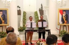 KPK menyerahkan dua aset rampasan negara kepada Pemprov DKI Jakarta untuk dimanfaatkan bagi pelayanan publik.