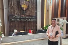 Ketua Umum DPN INPEST Ganda Mora bersama jajaran saat mendatangi Kejaksaan Agung RI, Jakarta, Jumat (30/10/2026).
